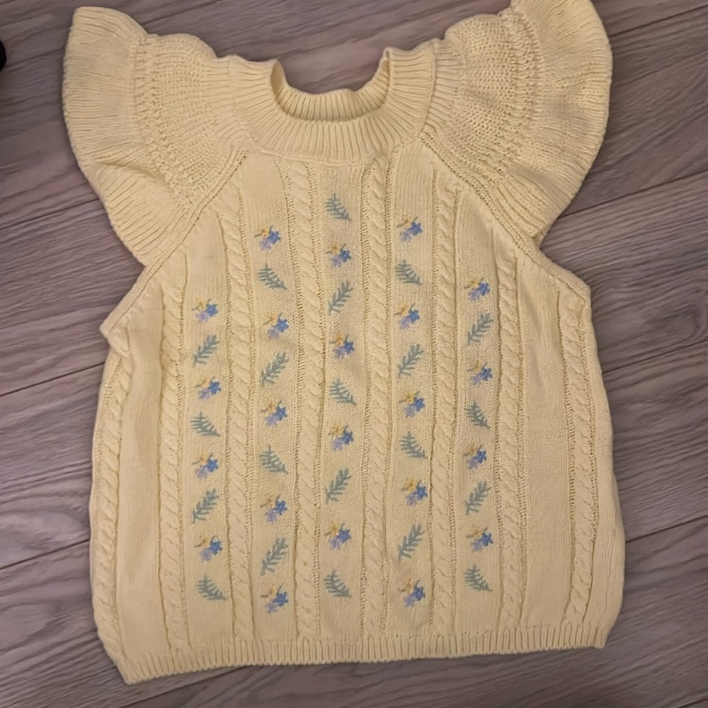 Knit flower yellow shirt